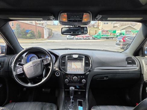 Used 2014 Chrysler 300 S image 17