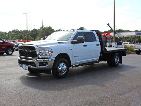 Used 2024 RAM 3500 SLT w/ Quick Order Package 2YG SLT AWD/4WD image 9
