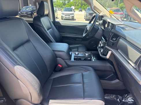 Used 2024 Ford Expedition XLT AWD/4WD image 32