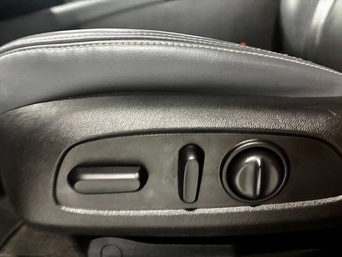 Used 2019 Buick Enclave Essence FWD image 18