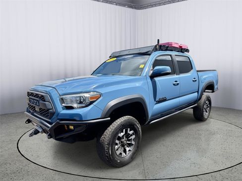 Used 2019 Toyota Tacoma TRD Off-Road AWD/4WD image 12