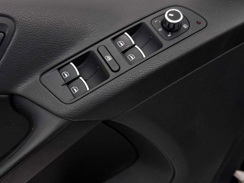 Used 2013 Volkswagen Tiguan SEL image 25