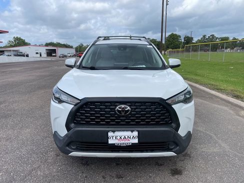 Used 2022 Toyota Corolla Cross LE image 6