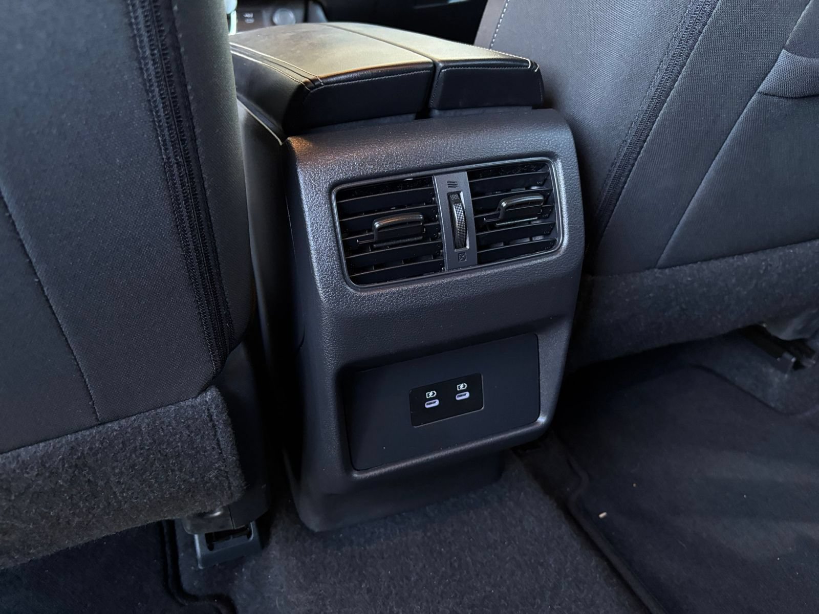 Used 2025 Nissan Rogue SV AWD/4WD image 24