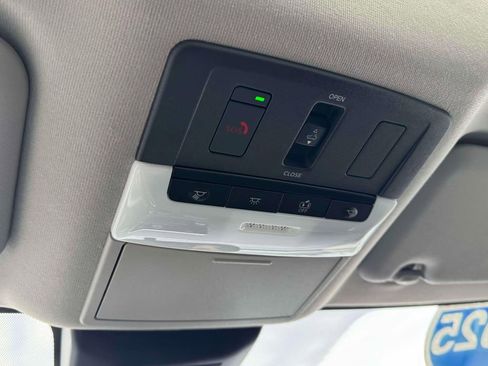 Certified 2025 Nissan Sentra SR w/ SR Premium Package image 31