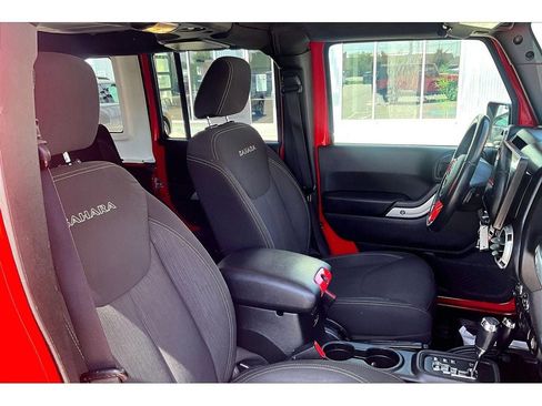 Used 2017 Jeep Wrangler Unlimited Sahara w/ Dual Top Group AWD/4WD image 8