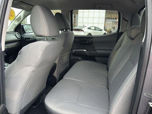 Used 2018 Toyota Tacoma SR5 image 9