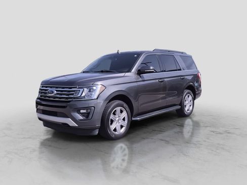 Used 2019 Ford Expedition XLT w/ Equipment Group 202A AWD/4WD image 4