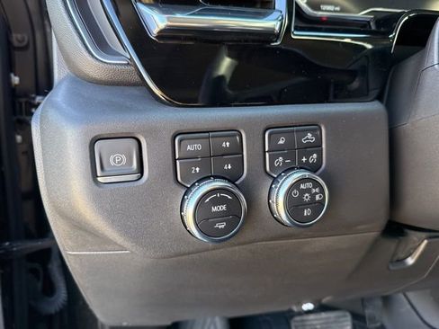 Used 2023 GMC Sierra 1500 SLT image 28
