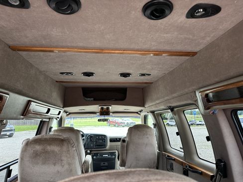 Used 1998 Chevrolet Express 1500 RWD image 21