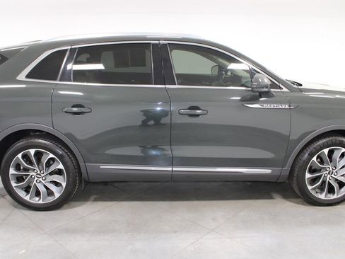 Used 2023 Lincoln Nautilus Reserve w/ Equipment Group 201A image 11