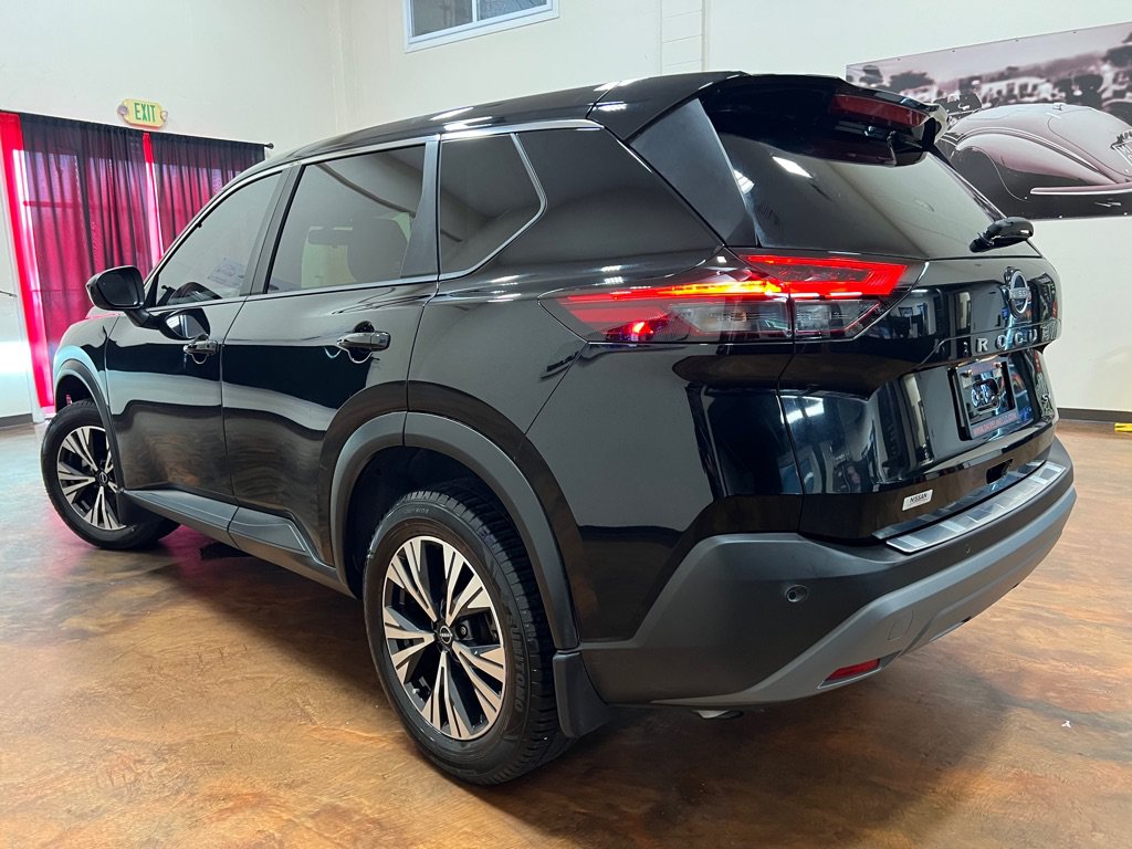 Used 2023 Nissan Rogue SV FWD image 2