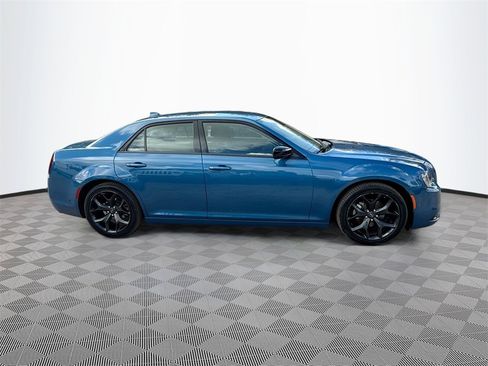 Used 2022 Chrysler 300 Touring w/ Sport Appearance Package image 5