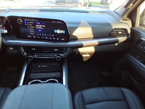 Used 2025 Chevrolet Suburban RST w/ Comfort Package AWD/4WD image 21
