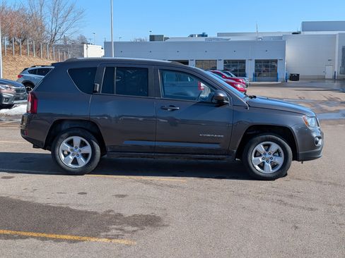 Used 2017 Jeep Compass Latitude image 8