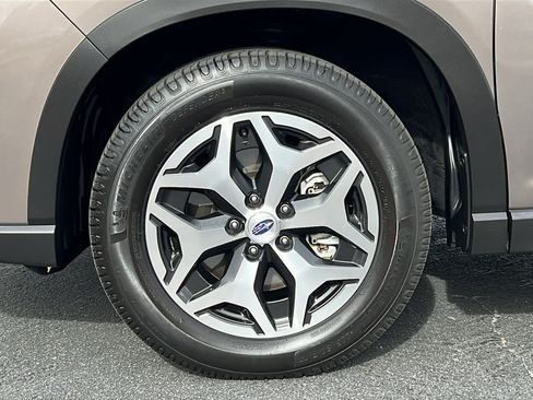 Used 2024 Subaru Forester Premium AWD/4WD image 9