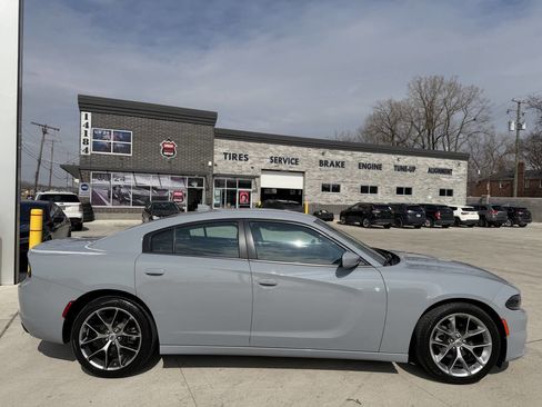 Used 2022 Dodge Charger SXT w/ Plus Group RWD image 8