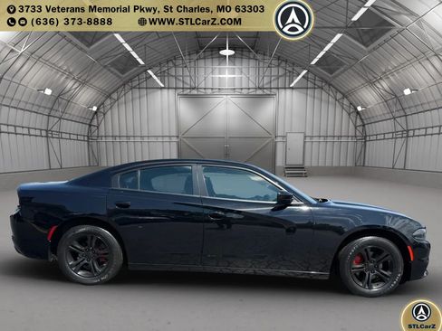 Used 2022 Dodge Charger SXT RWD image 2