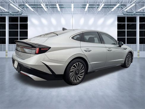 Certified 2025 Hyundai Sonata Limited image 4