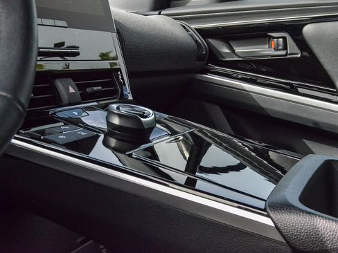 Certified 2025 Toyota bZ4X FWD image 22