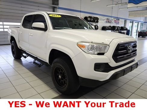 Used 2017 Toyota Tacoma SR image 17