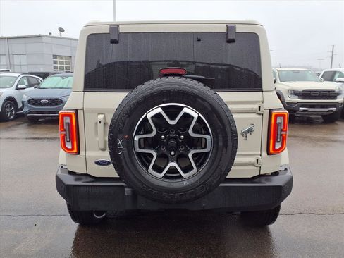 Used 2025 Ford Bronco Outer Banks image 5