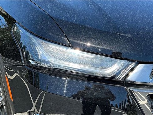 Used 2023 Chevrolet Traverse RS AWD/4WD image 30