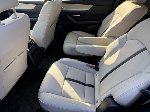 Used 2025 MAZDA CX-90 3.3 Turbo w/ Preferred Package image 13