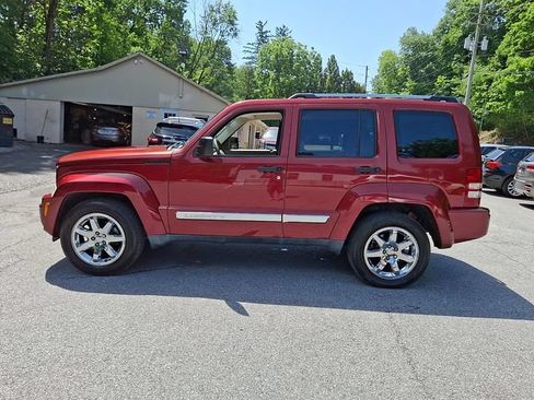 Used 2011 Jeep Liberty Limited w/ Tire & Wheel Group AWD/4WD image 5