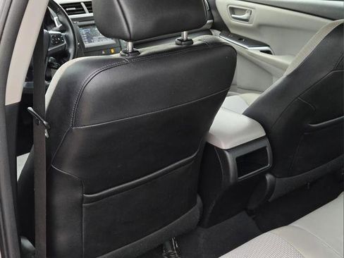 Used 2016 Toyota Camry SE FWD image 18