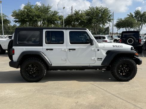 Used 2021 Jeep Wrangler Unlimited Sport AWD/4WD image 3