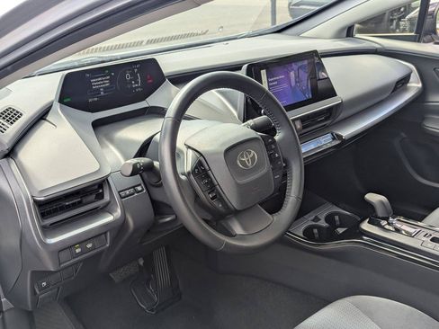 Used 2025 Toyota Prius LE FWD image 12