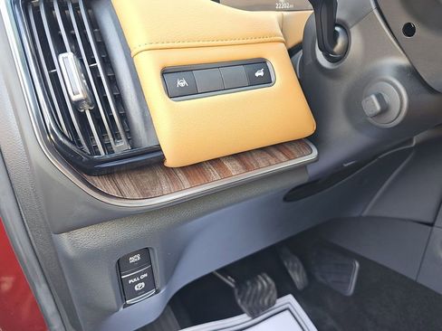 Used 2025 Nissan Armada SL w/ Captain's Chari Seat Package image 41