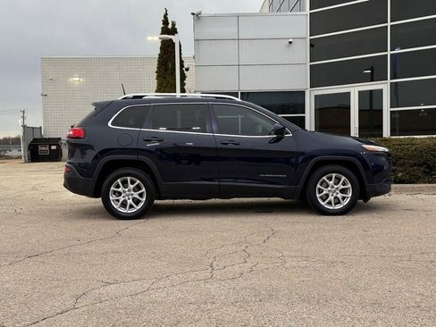 Used 2016 Jeep Cherokee Latitude image 2