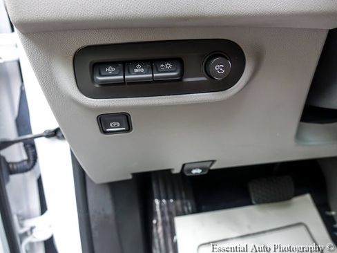 Used 2022 GMC Terrain SLT w/ Tech Package FWD image 29