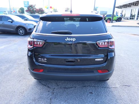 Used 2024 Jeep Compass Latitude AWD/4WD image 5