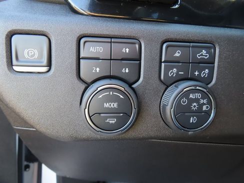 Certified 2025 Chevrolet Silverado 1500 High Country w/ Technology Package image 38