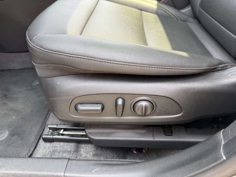Used 2024 Chevrolet Trax ACTIV w/ Sunroof Package FWD image 21