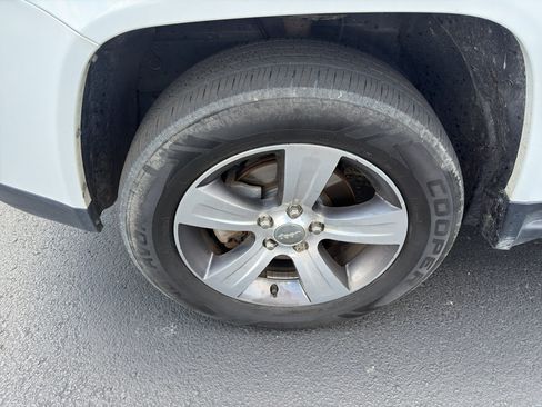 Used 2017 Jeep Compass High Altitude image 3