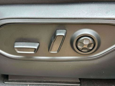 Used 2024 Jeep Grand Cherokee Altitude AWD/4WD image 16