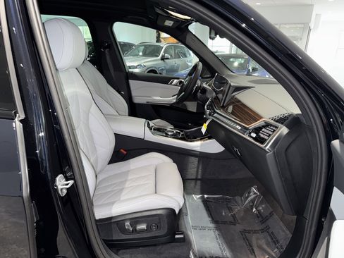 New 2026 BMW X5 xDrive40i w/ M Sport Package image 9