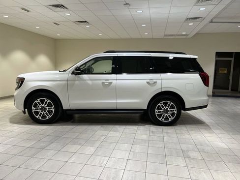 Certified 2025 Ford Expedition Active AWD/4WD image 2