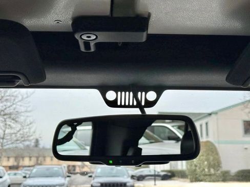 Used 2017 Jeep Wrangler Unlimited Rubicon image 34