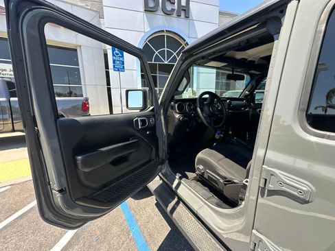Used 2018 Jeep Wrangler Unlimited Sport S AWD/4WD image 6