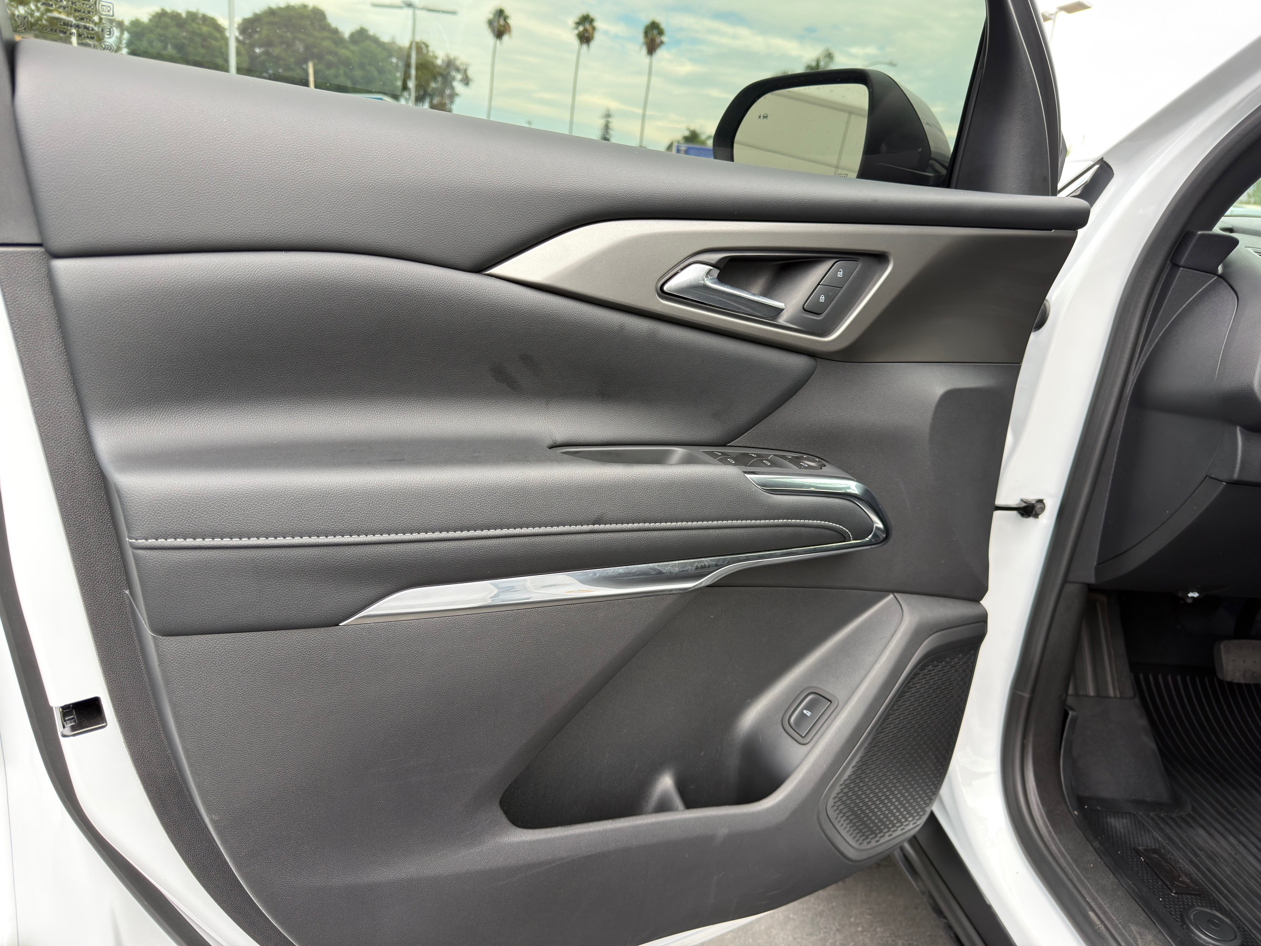 Used 2026 Chevrolet Traverse LT FWD image 25