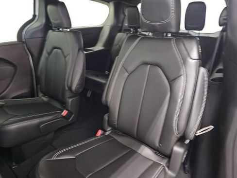 New 2026 Chrysler Pacifica Select image 21