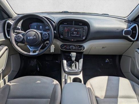 Used 2023 Kia Soul LX w/ LX Technology Package FWD image 16