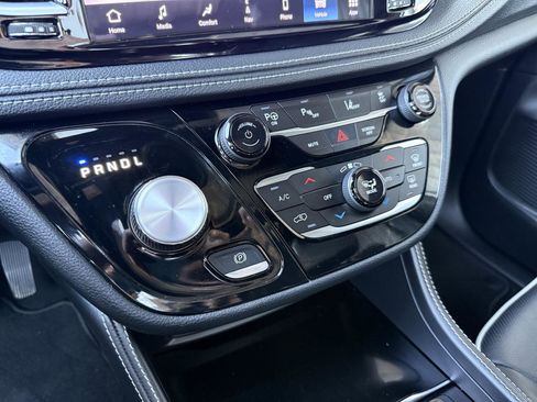 Used 2023 Chrysler Pacifica Limited w/ S Appearance Package image 21