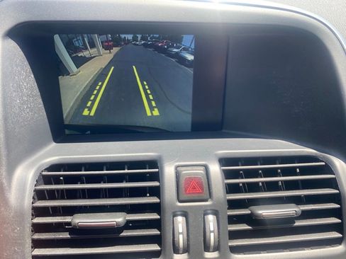 Used 2016 Volvo XC60 T5 Premier w/ Proximity Package FWD image 21