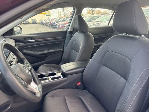 Used 2024 Nissan Altima 2.5 SV image 10